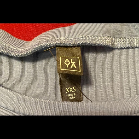 Crop top - Picture 2 of 4